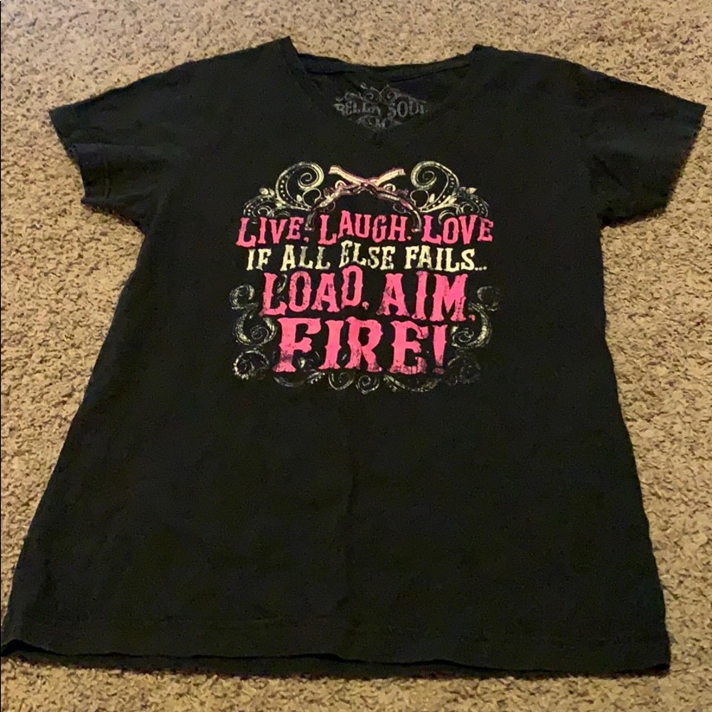 Bella Soul shooting t-shirt